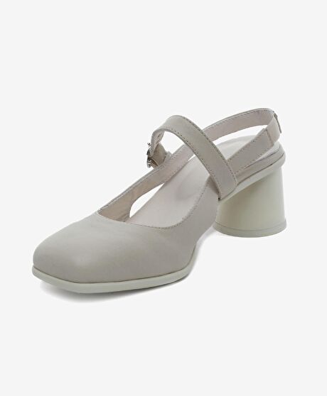 Kadın Bej Hakiki Deri Topuklu Klasik Ayakkabı