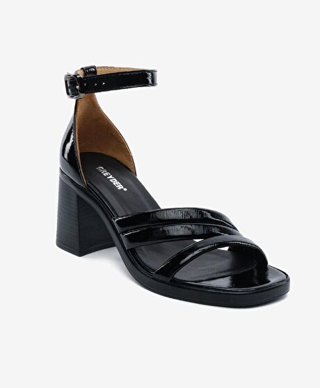 Kadın Siyah Rugan Hakiki Deri Topuklu Sandalet