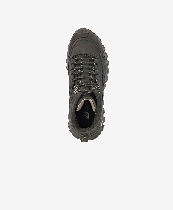 Siyah Su Geçirmez Bot